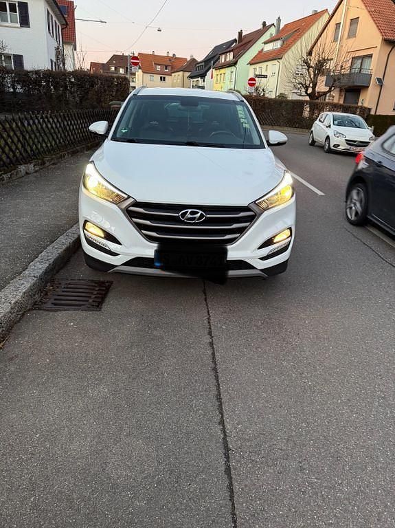 Weiß Gebraucht 2017 Hyundai Tucson Classic SUV | 14.500 € (Fairer Preis) - Bild 1/4