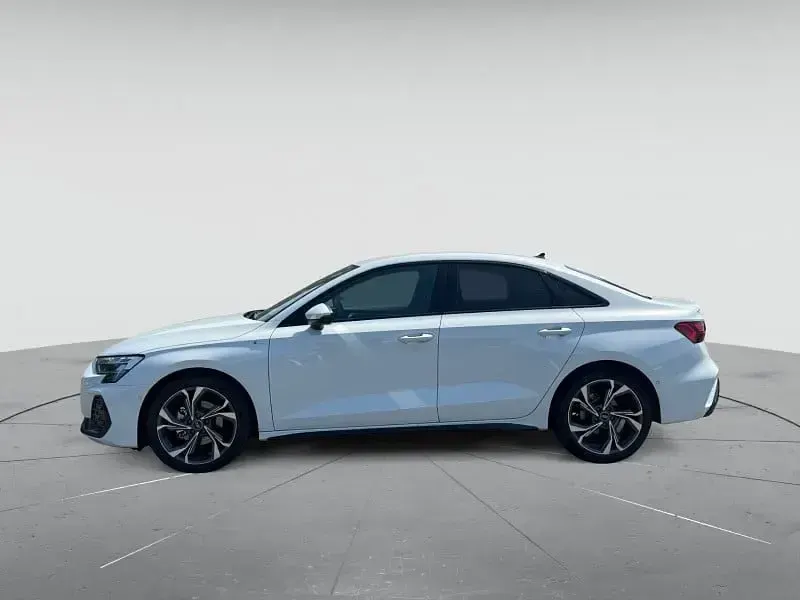 Gebraucht Audi A3 S-Line 116 PS (85 kW) 2025 Gletscherweiß metallic Limousine