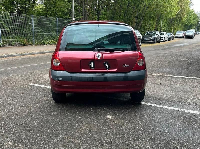 Używany Renault Clio II 58 KM (42 kW) 2001 Czerwony Hatchback