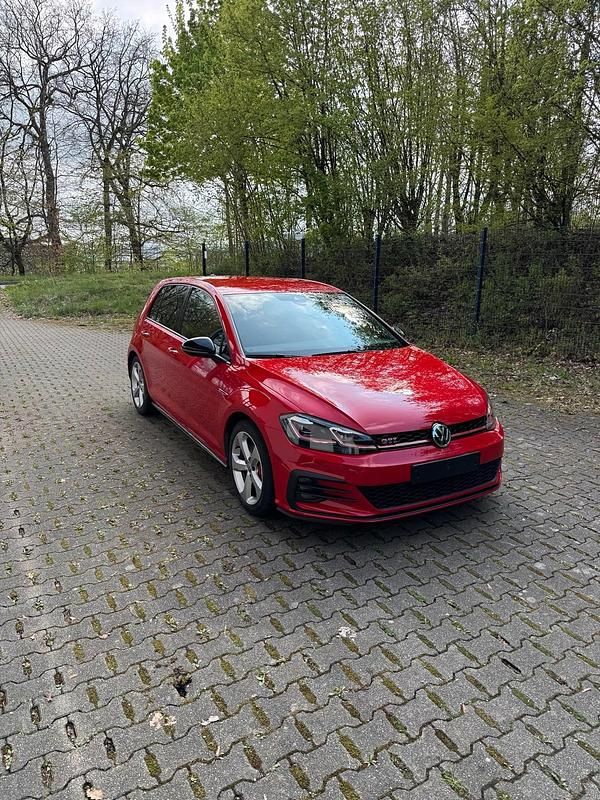 Rot Gebraucht 2017 VW Golf VII GTI Limousine | 18.999 € (Fairer Preis) - Bild 1/4