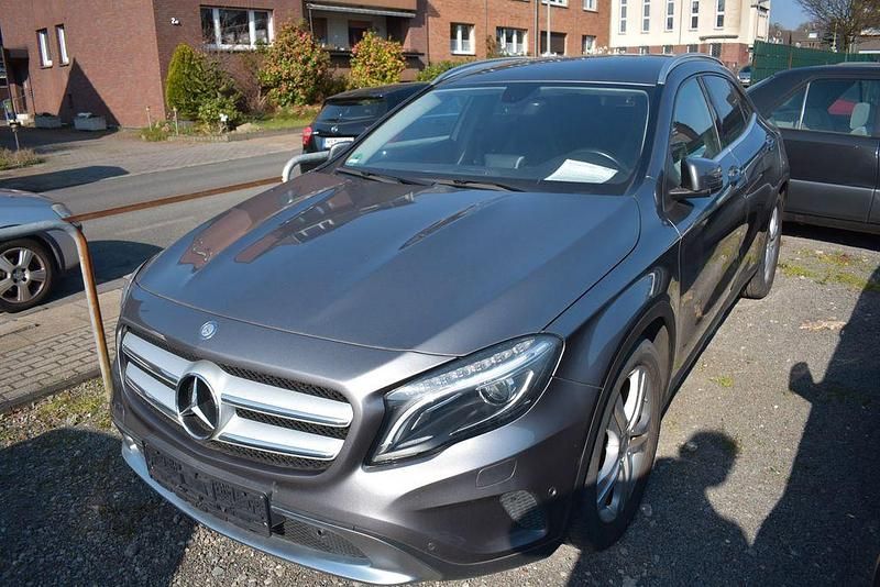 Gebraucht Mercedes GLA200 156 PS (114 kW) 2015 Grau SUV