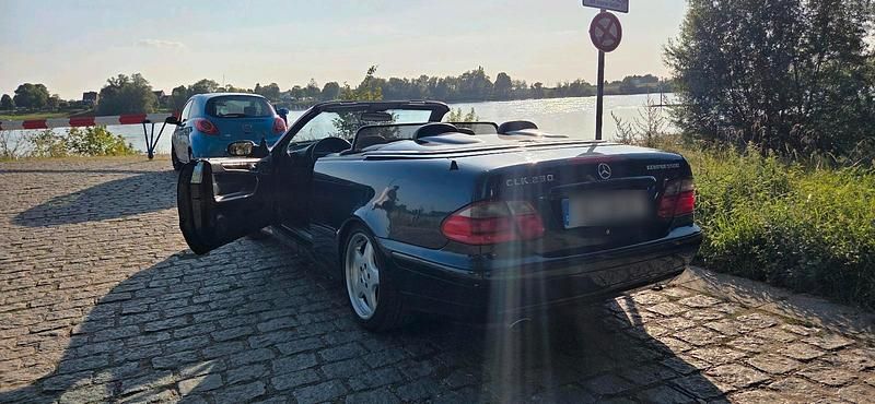 Blau Gebraucht 2000 Mercedes CLK230 Cabrio | 2.000 € (Superpreis) - Bild 1/4