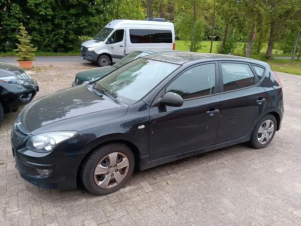 Gebraucht Hyundai i30 Classic 109 PS (80 kW) 2011 Schwarz Limousine