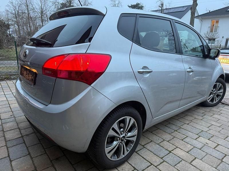 Gebraucht Kia Venga 125 PS (91 kW) 2015 Silber Kleinwagen