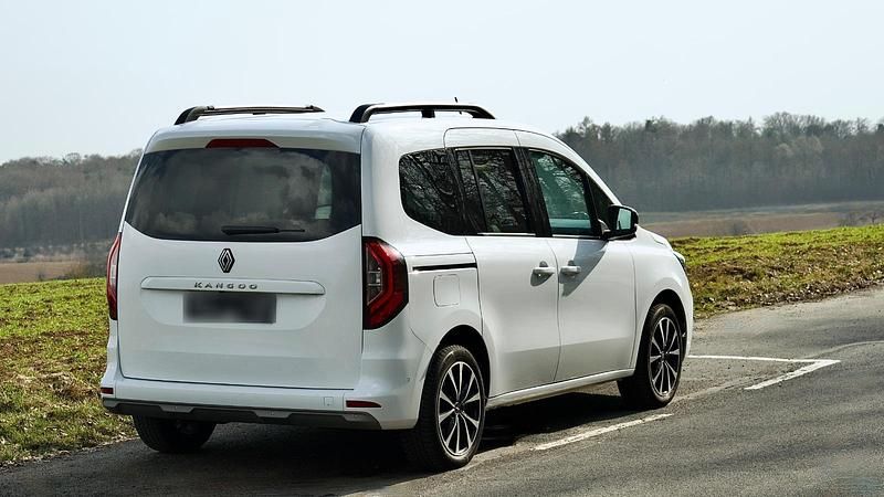 Gebraucht Renault Kangoo Techno 115 PS (84 kW) 2024 Weiß Van / Kleinbus