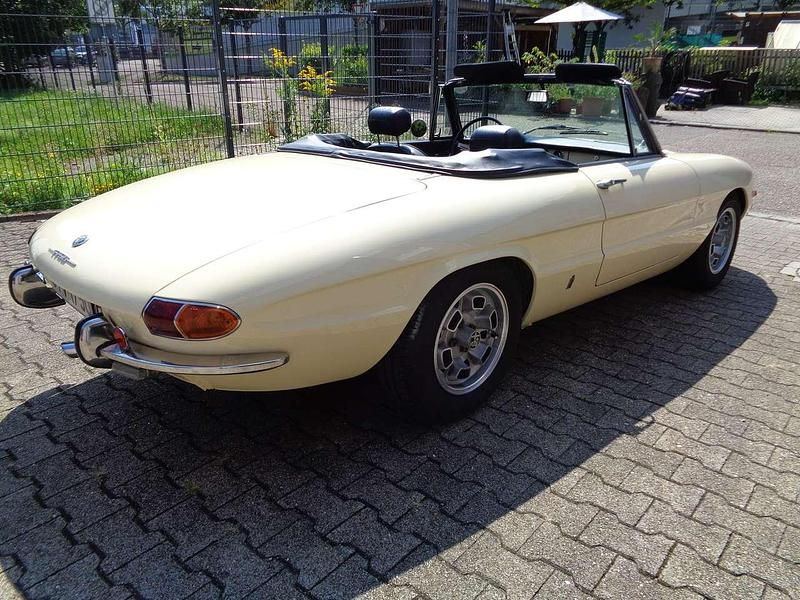 Avorio Gebraucht 1969 Alfa Romeo Spider Cabrio | 63.900 € - Bild 1/4
