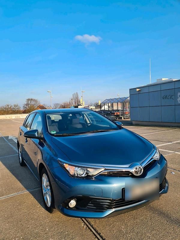 Gebraucht Toyota Auris 116 PS (85 kW) 2016 Blau Limousine