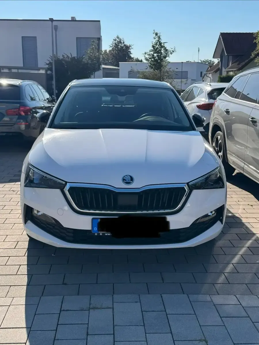 Gebraucht Skoda Scala 150 PS (110 kW) 2020 Weiß Kleinwagen