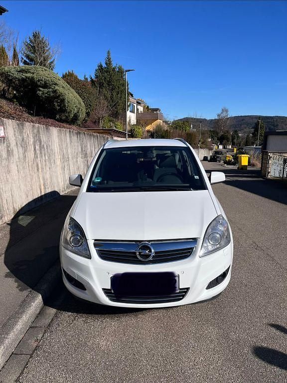 Gebraucht Opel Zafira Family 140 PS (102 kW) 2014 Weiß Van / Kleinbus