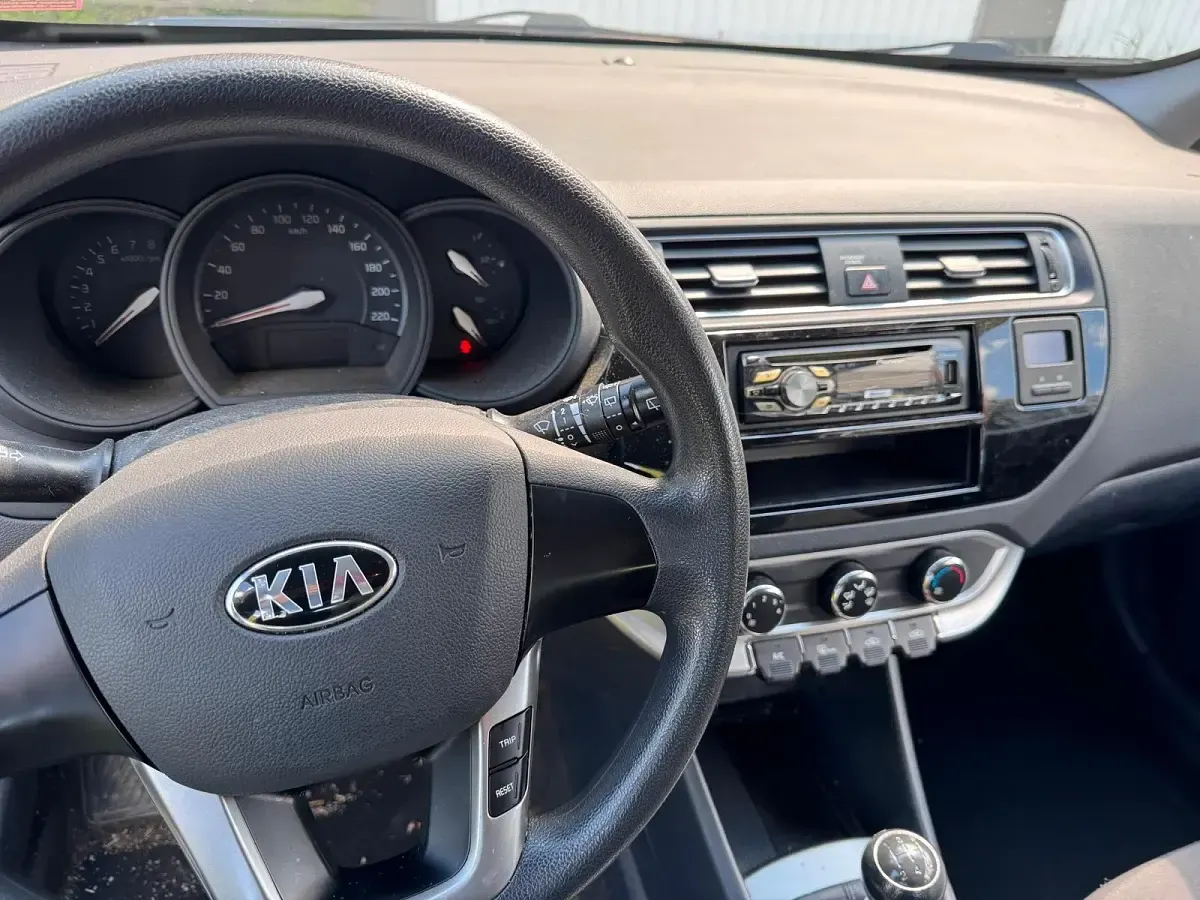 Gebraucht Kia Rio 84 PS (61 kW) 2016 Weiß Kleinwagen
