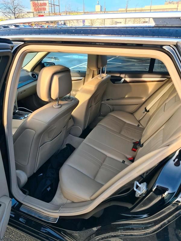 Gebraucht Mercedes C250 204 PS (150 kW) 2011 Schwarz Kombi