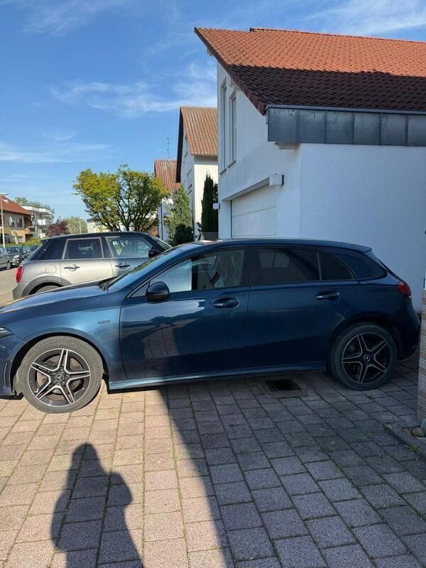 Blau Gebraucht 2020 Mercedes A250 Edition Kleinwagen | 22.900 € (Superpreis) - Bild 1/4