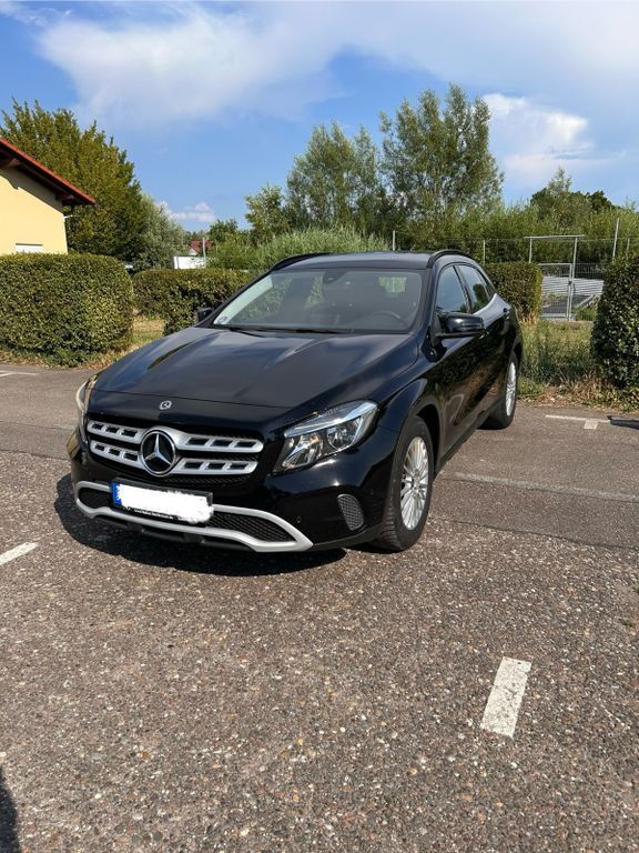 Schwarz Gebraucht 2019 Mercedes GLA180 SUV | 14.900 € (Superpreis) - Bild 1/4