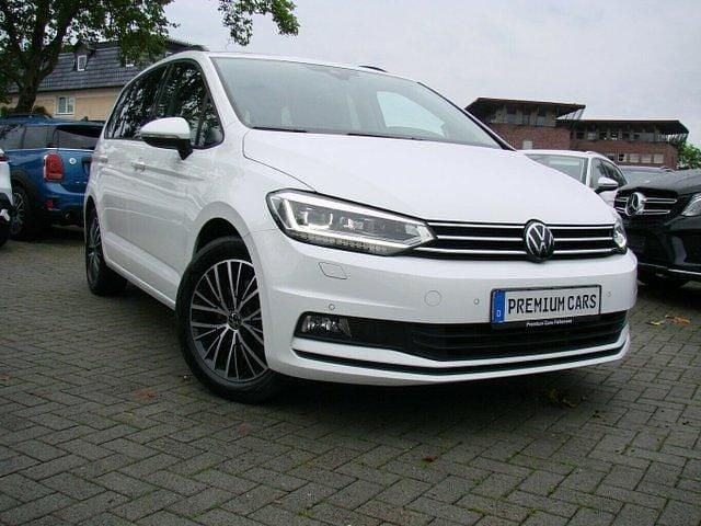 Weiß metallic Gebraucht 2024 VW Touran Comfortline Van / Kleinbus | 29.980 € (Guter Preis) - Bild 1/4