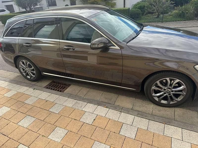 Braun Gebraucht 2017 Mercedes C200 Kombi | 17.650 € (Guter Preis) - Bild 1/4