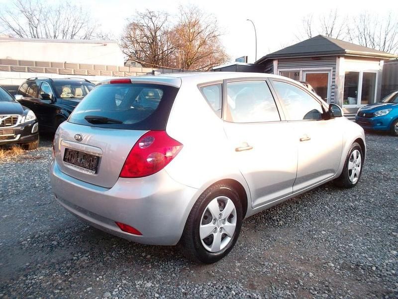 Gebraucht Kia Ceed LX 126 PS (92 kW) 2009 Silber Kleinwagen