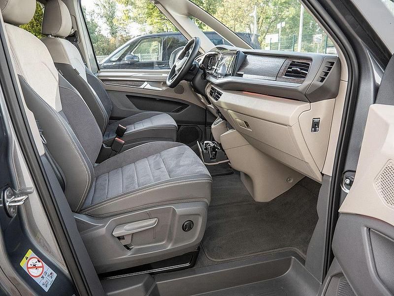 Gebraucht VW Multivan Style 150 PS (110 kW) 2024 Grau Van