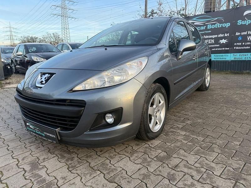 Gebraucht Peugeot 207 Tendance 95 PS (69 kW) 2011 Grau Limousine