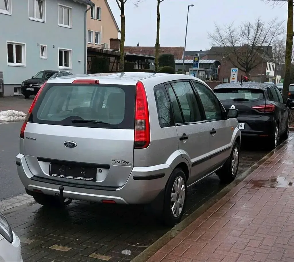 Gebraucht Ford Fusion 109 PS (80 kW) 2012 Grau Kleinwagen