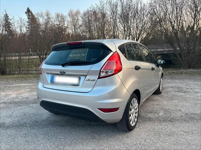 Gebraucht Ford Fiesta 105 PS (77 kW) 2016 Silber Kleinwagen