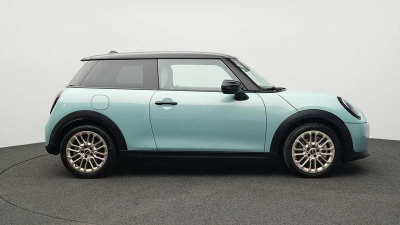 Gebraucht Mini Cooper Favoured 156 PS (114 kW) 2024 Grün Kleinwagen