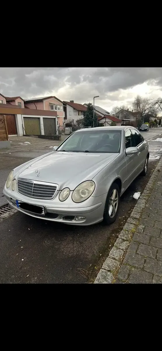 Gebraucht Mercedes E220 150 PS (110 kW) 2002 Silber Limousine