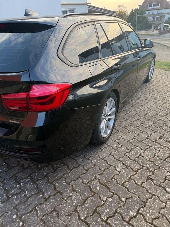 Gebraucht BMW 330 Sport Line 258 PS (189 kW) 2018 Schwarz Kombi