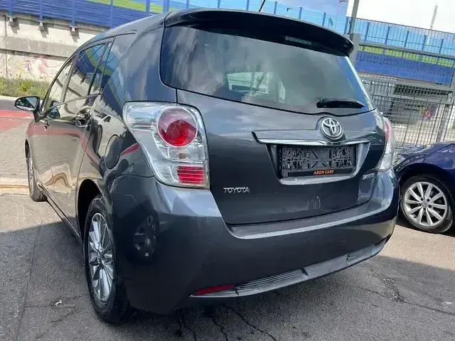Gebraucht Toyota Verso Edition-S 147 PS (108 kW) 2017 Grau Van / Kleinbus