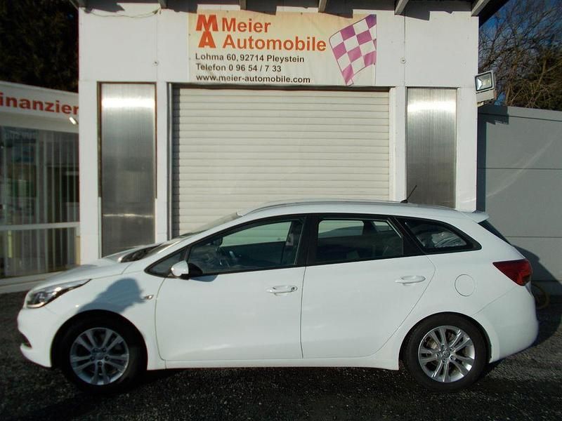 Weiß Gebraucht 2015 Kia Ceed Kleinwagen | 5.900 € (Fairer Preis) - Bild 1/4