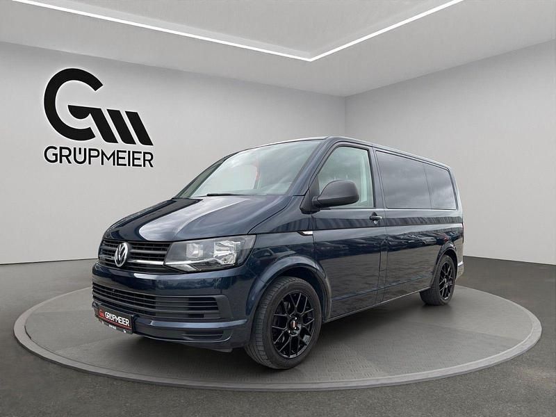 Blau Gebraucht 2017 VW Multivan Trendline Van | 28.888 € (Superpreis) - Bild 1/4