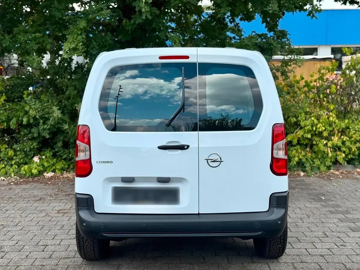 Gebraucht Opel Combo Edition 102 PS (75 kW) 2020 Weiß Van / Kleinbus