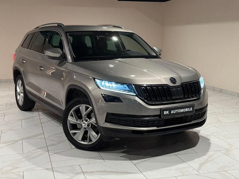 Bezova capuccino/capuccino bei Gebraucht 2018 Skoda Kodiaq Style SUV | 26.888 € (Guter Preis) - Bild 1/4