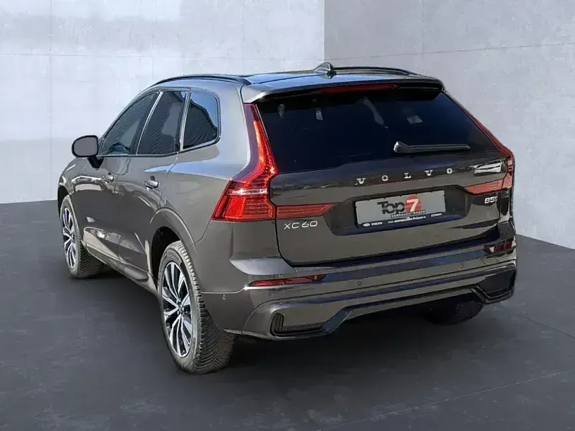 Używany Volvo XC60 Plus 250 KM (183 kW) 2025 Szary SUV