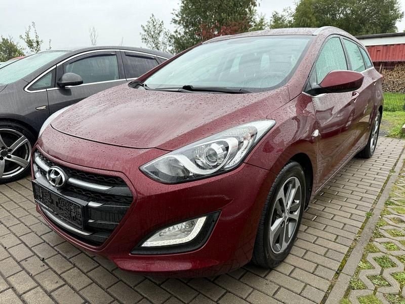 Rot Gebraucht 2015 Hyundai i30 Kombi | 5.600 € (Fairer Preis) - Bild 1/4