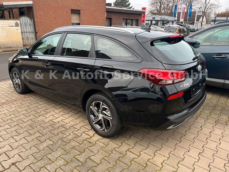 Gebraucht Hyundai i30 120 PS (88 kW) 2024 Schwarz Kombi