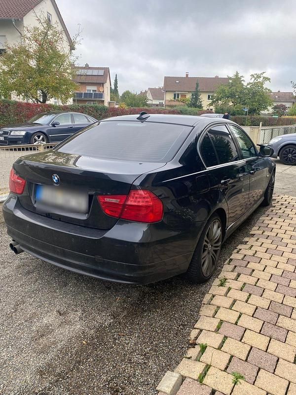 Gebraucht BMW 330 197 PS (144 kW) 2009 Schwarz Limousine