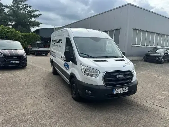 Gebraucht Ford Transit Trend 131 PS (96 kW) 2022 Frostweiß Van