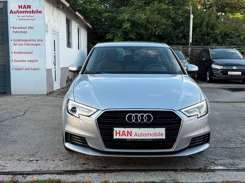 Silber Gebraucht 2019 Audi A3 Sportback Comfort Limousine | 17.900 € (Guter Preis) - Bild 1/4