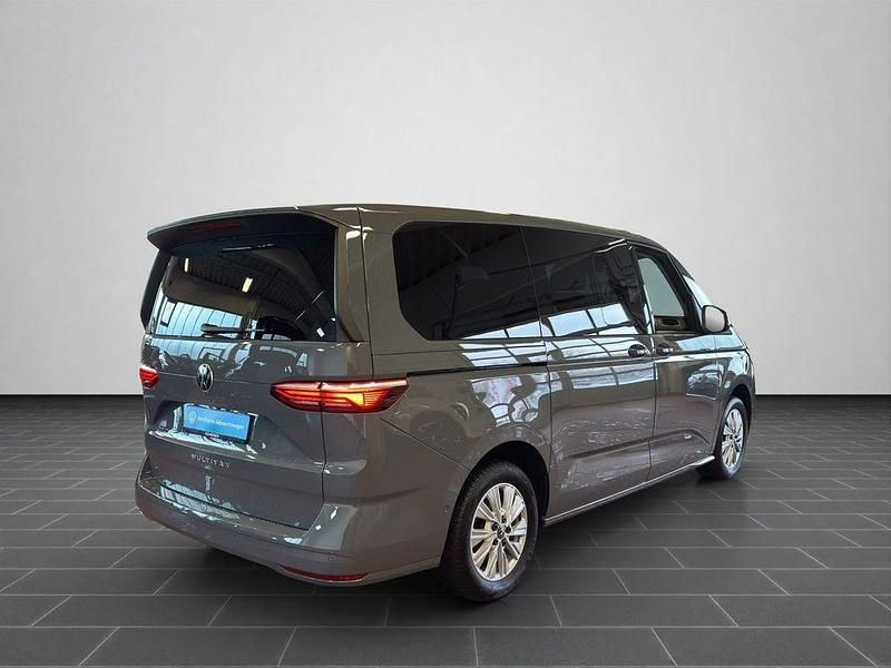Gebraucht VW Multivan Basis 150 PS (110 kW) 2024 Pure grey Van