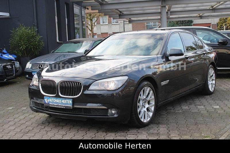 Grau Gebraucht 2009 BMW 740 Comfort Edition Limousine | 17.890 € (Teuer) - Bild 1/4
