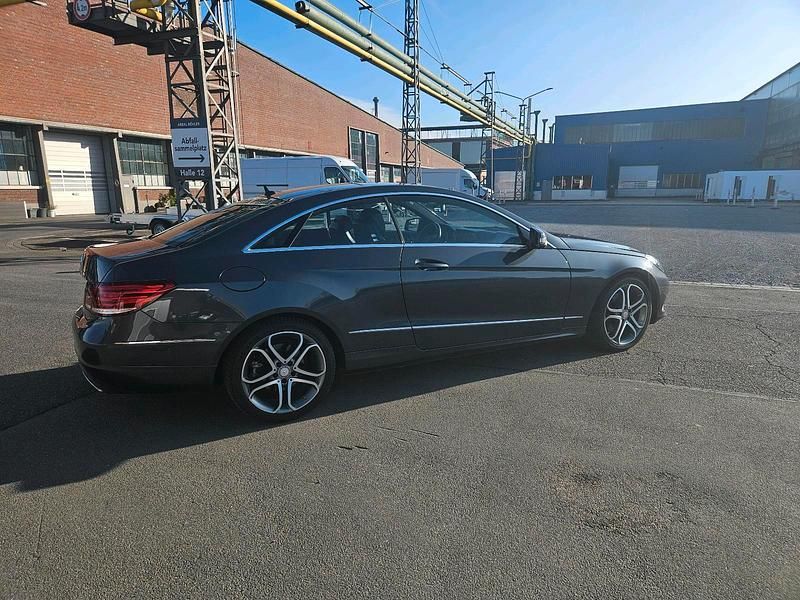 Gebraucht Mercedes E250 211 PS (155 kW) 2015 Silber Coupé