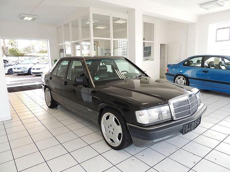 Gebraucht Mercedes 190 Sportline 118 PS (86 kW) 1990 Schwarz Limousine