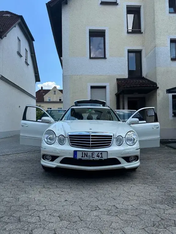 Gebraucht Mercedes E500 Avantgarde 387 PS (284 kW) 2007 Weiß Limousine