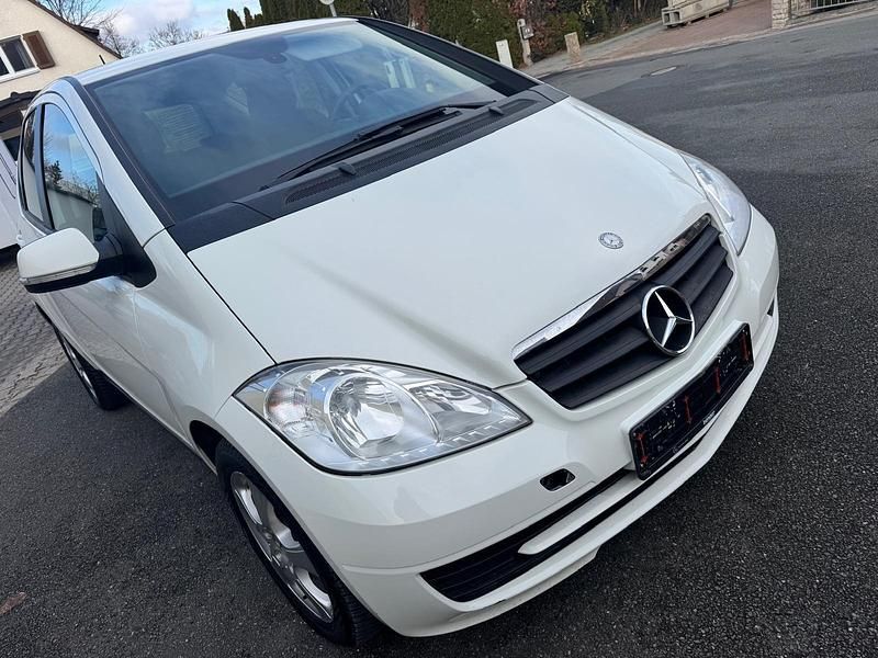 Weiß Gebraucht 2010 Mercedes A180 Limousine | 3.990 € (Fairer Preis) - Bild 1/4
