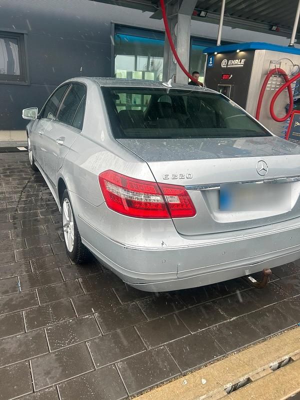 Gebraucht Mercedes E220 170 PS (125 kW) 2009 Silber Limousine
