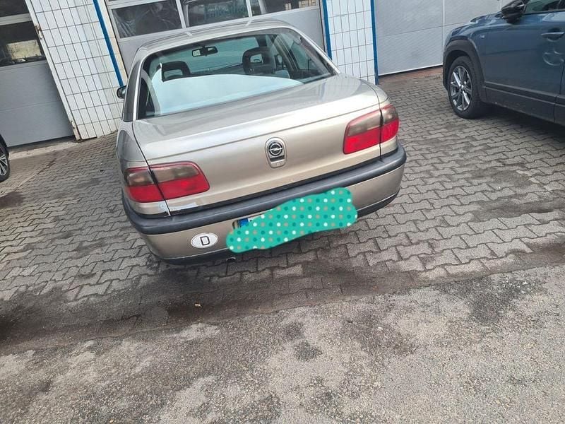 Gebraucht Opel Omega 116 PS (85 kW) 1996 Gold Limousine