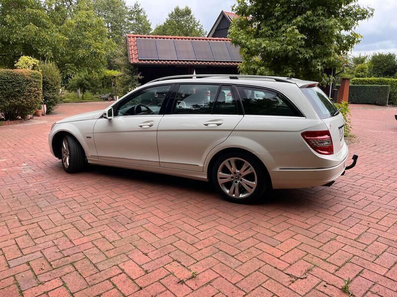 Weiß Gebraucht 2011 Mercedes C200 Avantgarde Kombi | 5.500 € (Guter Preis) - Bild 1/4