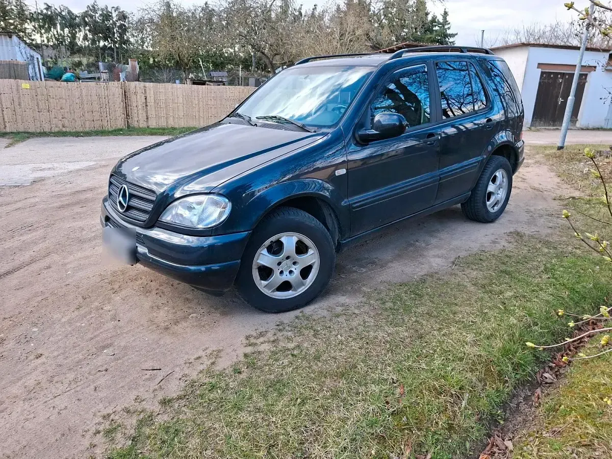 Gebraucht Mercedes ML320 221 PS (162 kW) 2026 Schwarz SUV