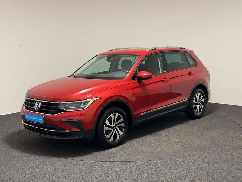 Gebraucht VW Tiguan Active 150 PS (110 kW) 2023 Kings red metallic SUV