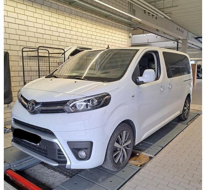 Arctic white Gebraucht 2018 Toyota Proace Verso Comfort Kombi | 28.890 € (Superpreis) - Bild 1/2
